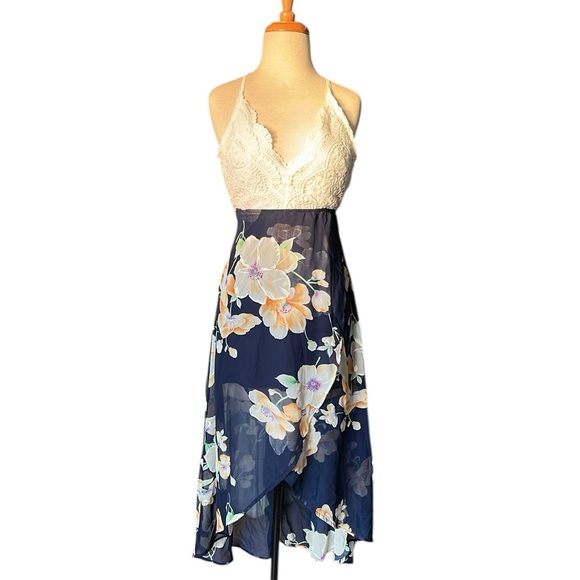 Floral Lace Halter Dress - Picture 2 of 10